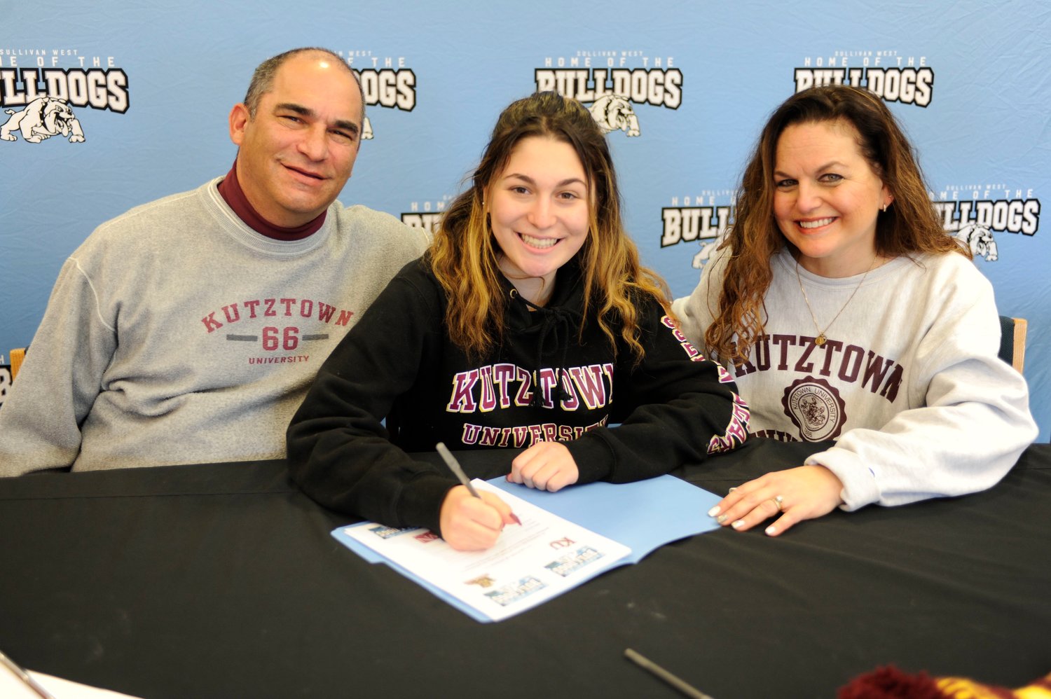 Gabrielle “Gabby” Cohen signs a letter of intent to play golf at Kutztown University. The 17-year-old multi-sport scholar-athlete was joined by her folks Ken and Tanya Cohen.